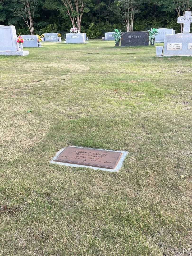 Joseph P. Zanoni's grave. Photo 2