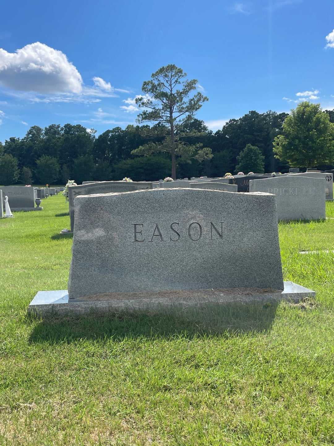 Billie B. Eason's grave. Photo 1