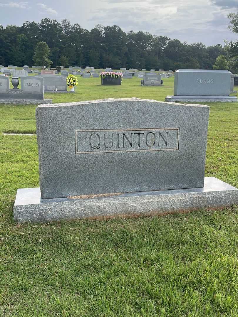 Merron B. Quinton's grave. Photo 1