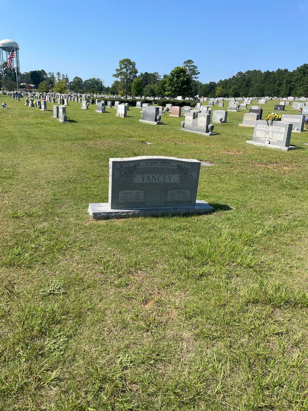 Mary Jo Yancey's grave. Photo 2