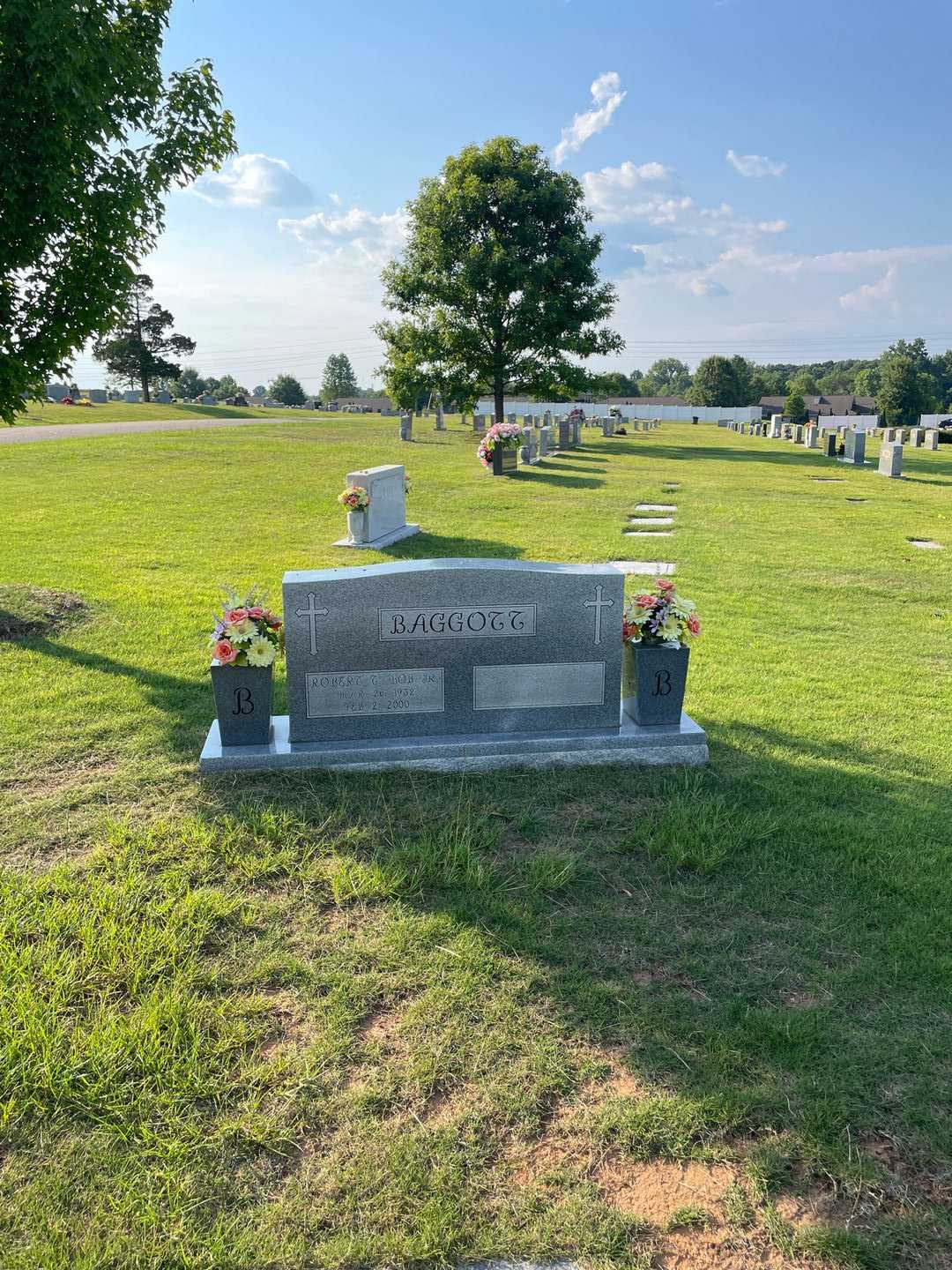 Robert T. "Bob" Baggott Junior's grave. Photo 2