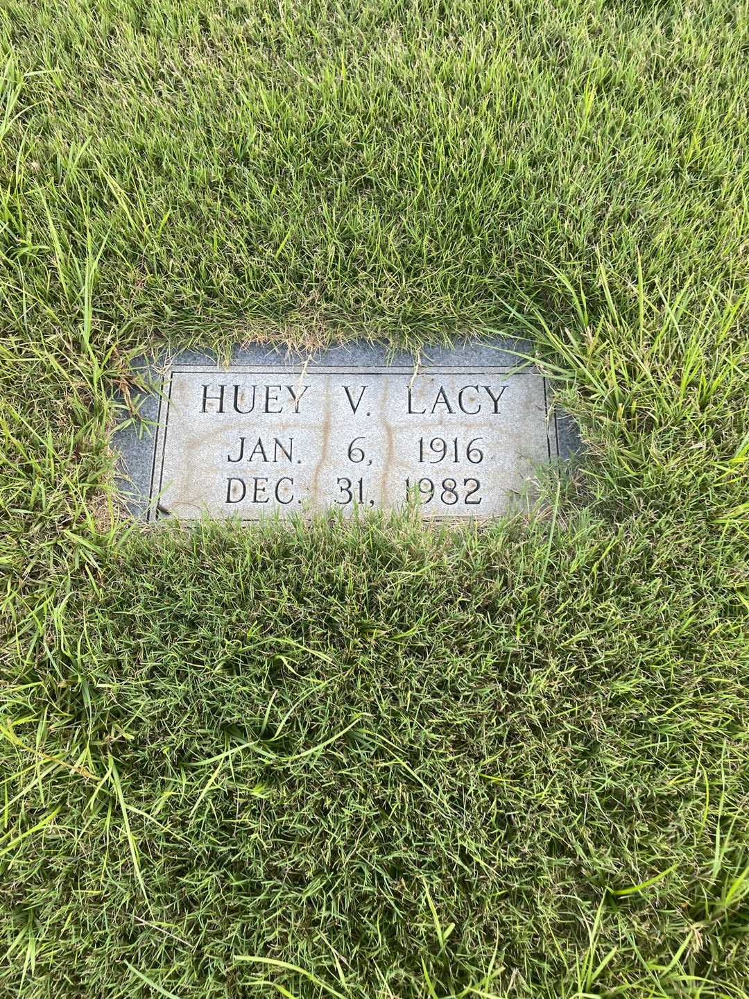 Huey V. Lacy's grave. Photo 3