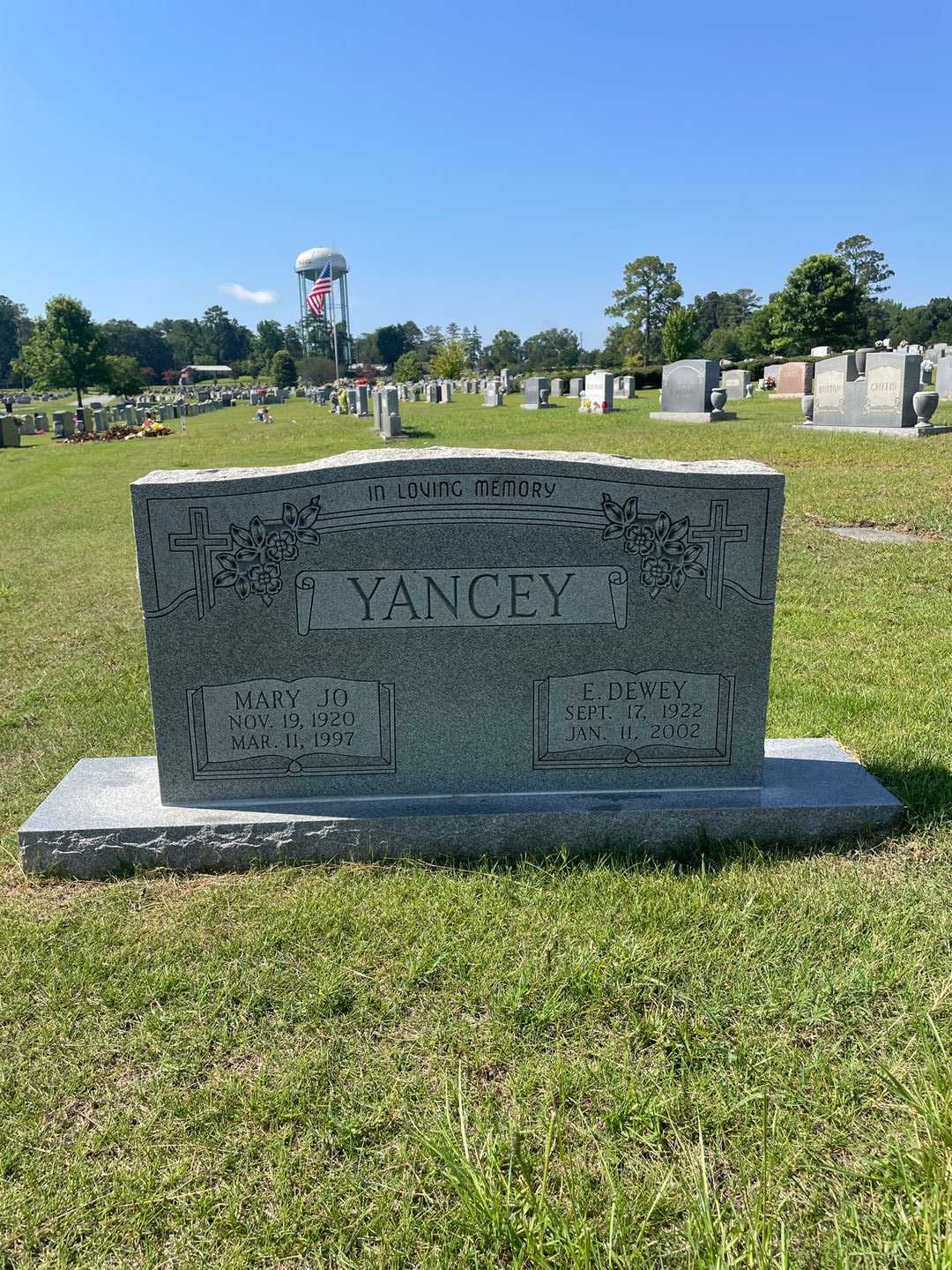 Mary Jo Yancey's grave. Photo 1