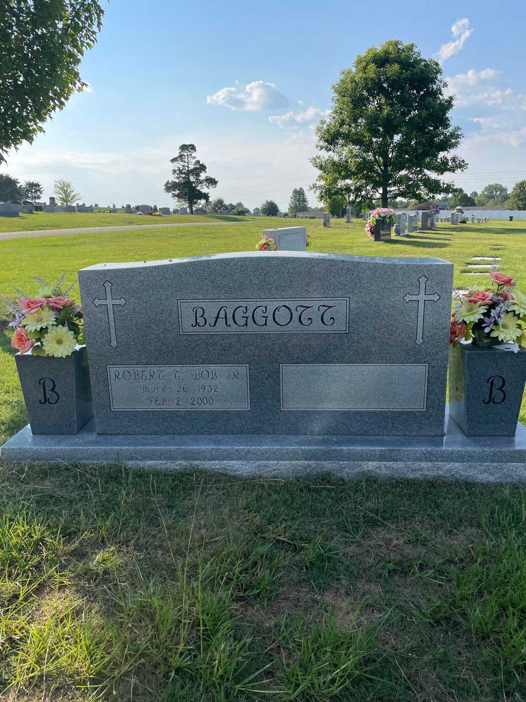 Robert T. "Bob" Baggott Junior's grave. Photo 1