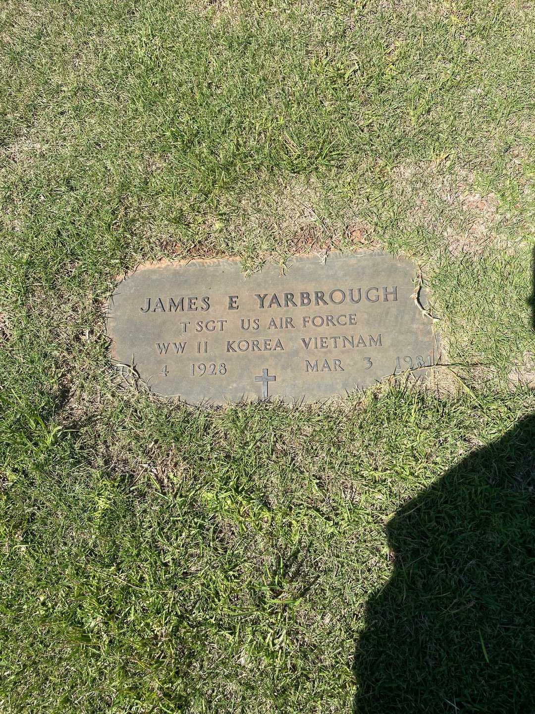 James E. Yarbrough's grave. Photo 3