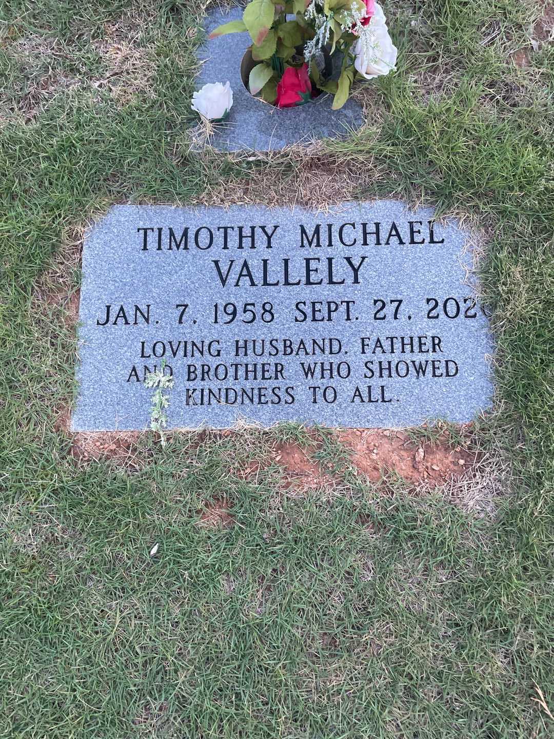 Timothy Michael Vallely's grave. Photo 1