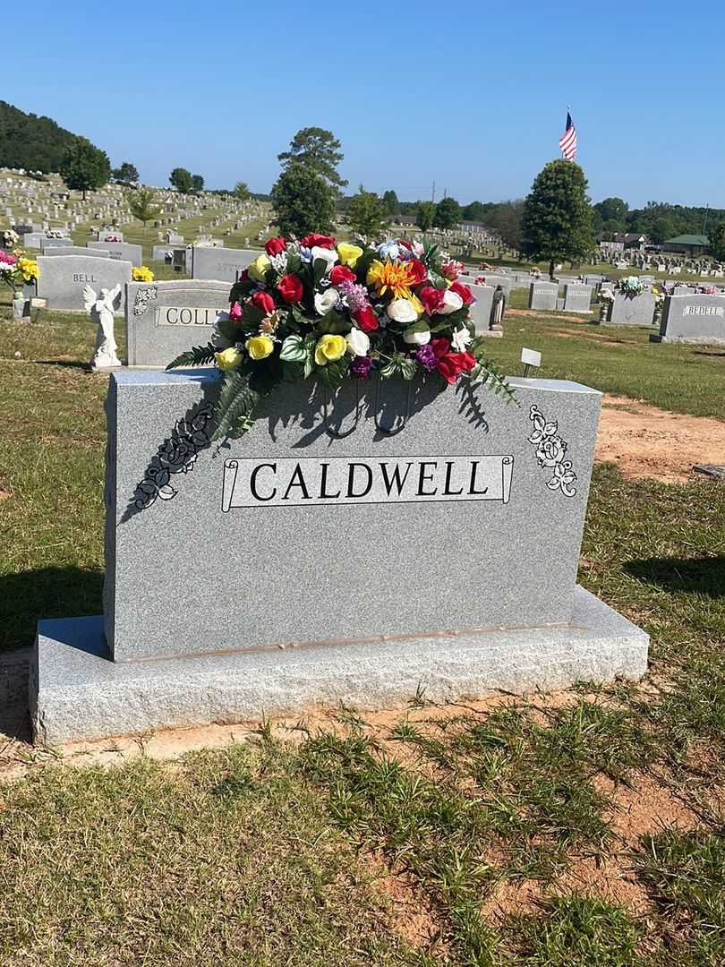 Ennis A. Caldwell's grave. Photo 1