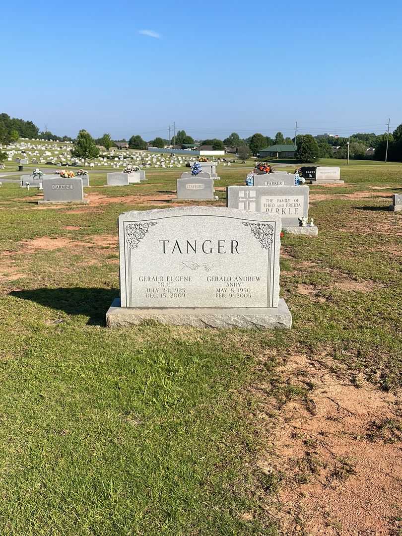 Gerald Eugene "G. E." Tanger's grave. Photo 2