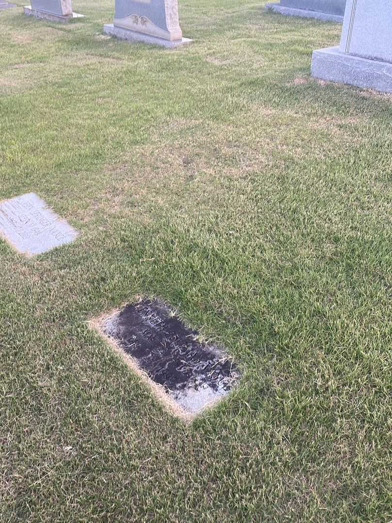 Kenneth Coleman Vance Senior's grave. Photo 2